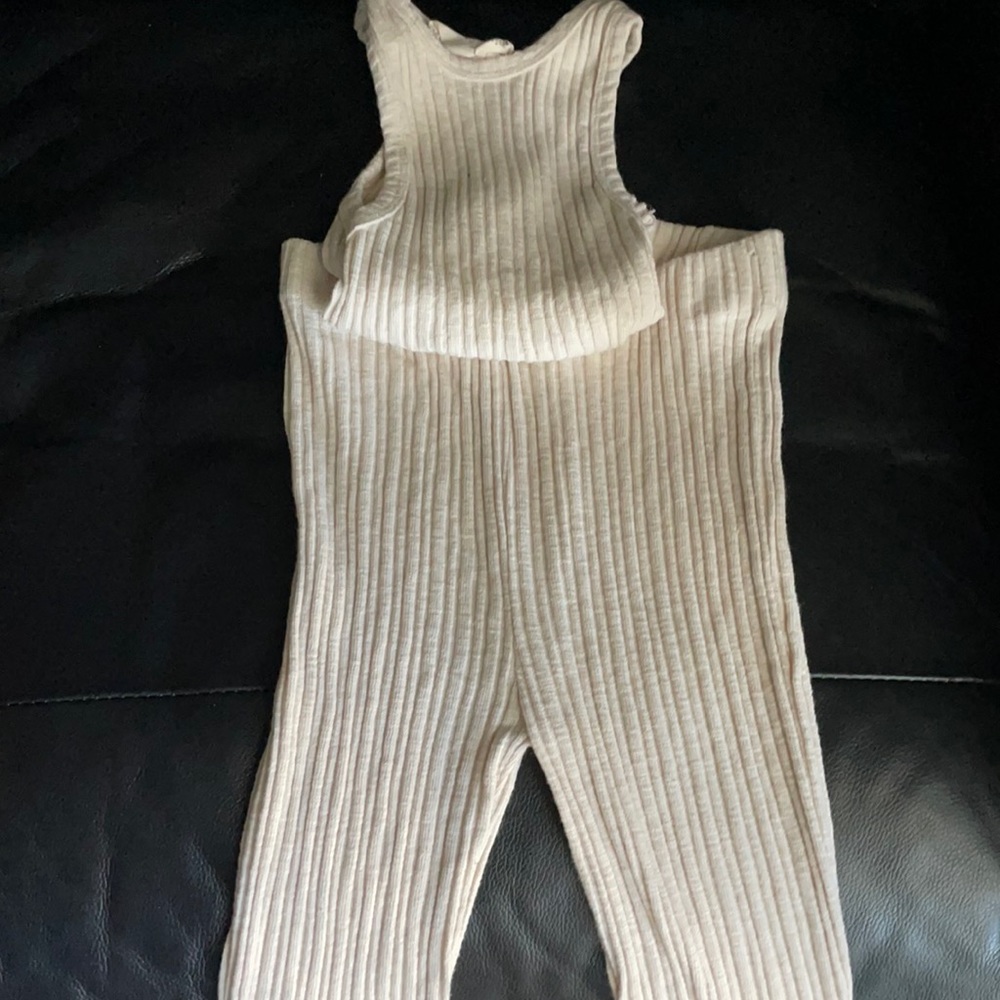 Cute piece two set originally bought from Tillys. Only worn once.